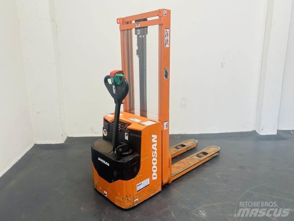 Doosan LEDS12.5C Deichselstapler