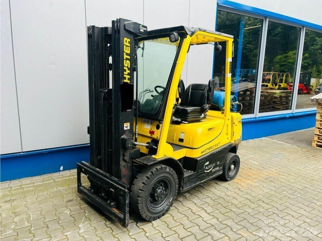 Hyster H2.5XT Gas Stapler