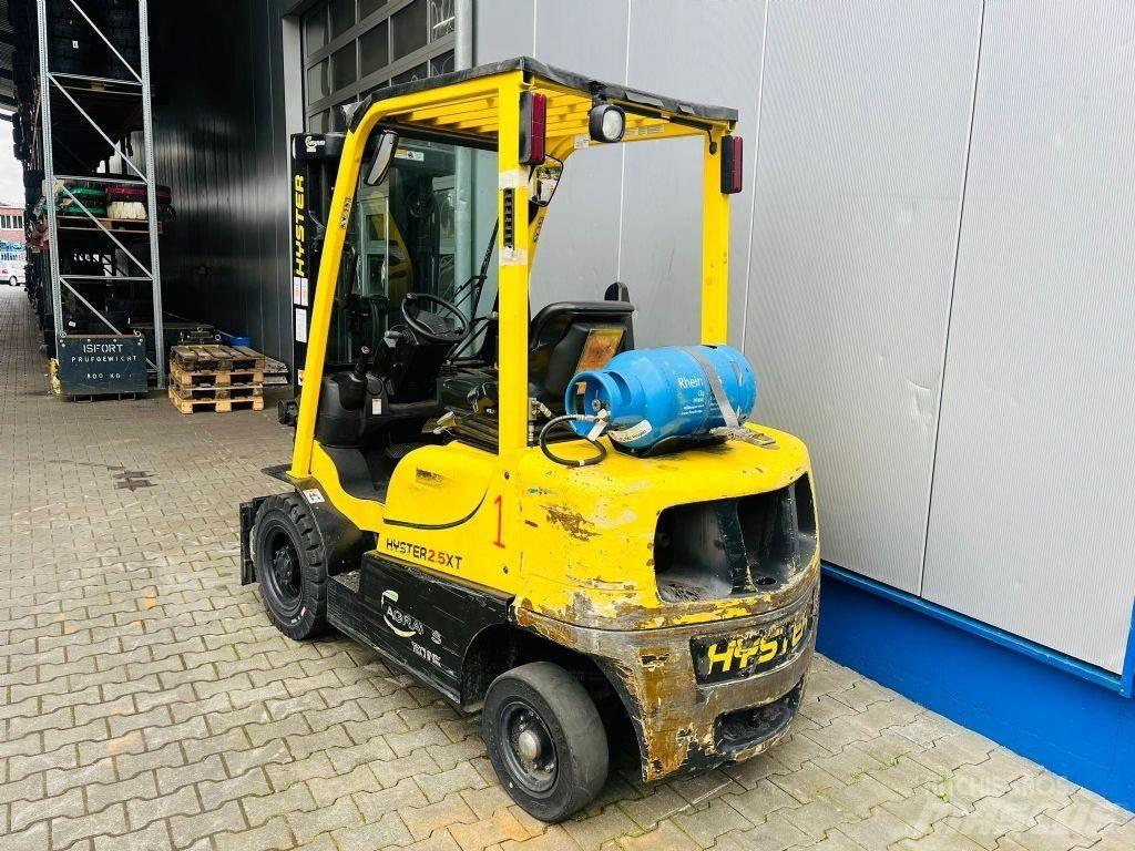 Hyster H2.5XT Gas Stapler