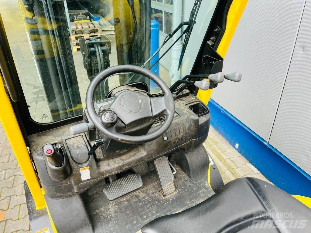 Hyster H2.5XT Gas Stapler