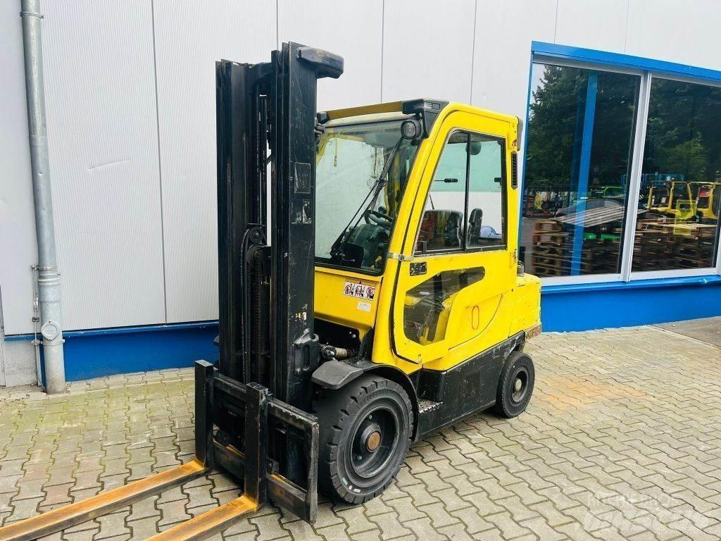 Hyster H3.0FT Gas Stapler
