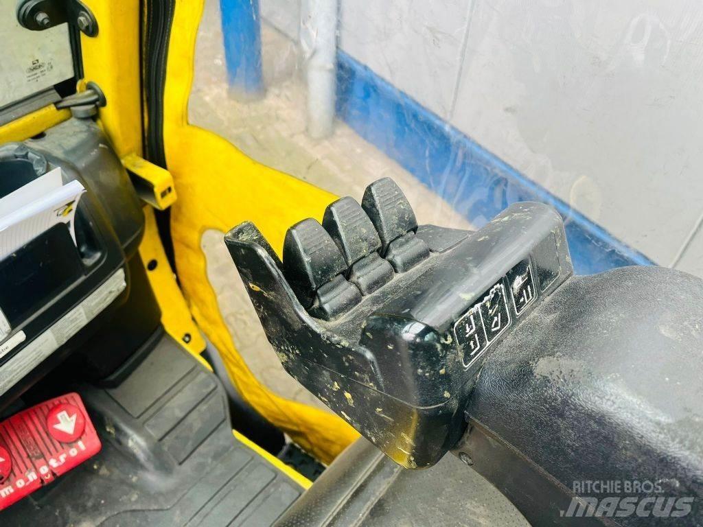 Hyster H3.0FT Gas Stapler