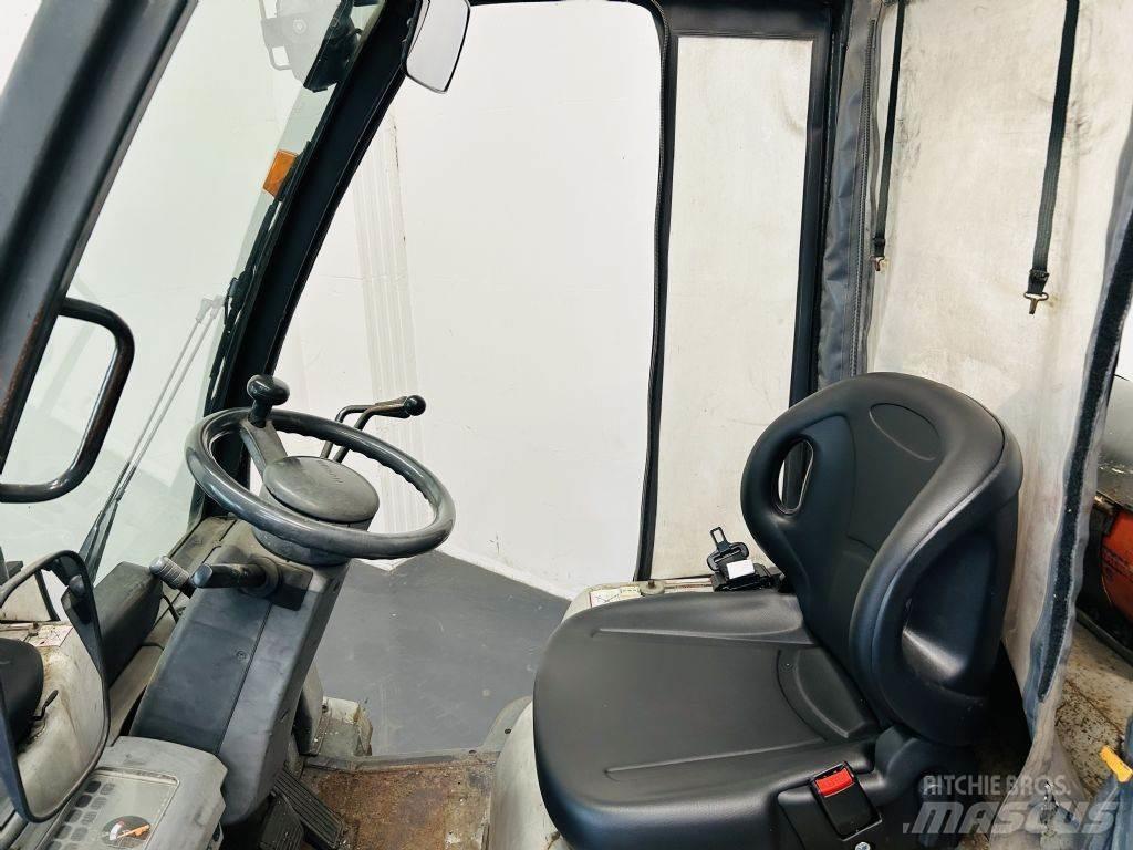 Nissan PD01A18PQ Gas Stapler