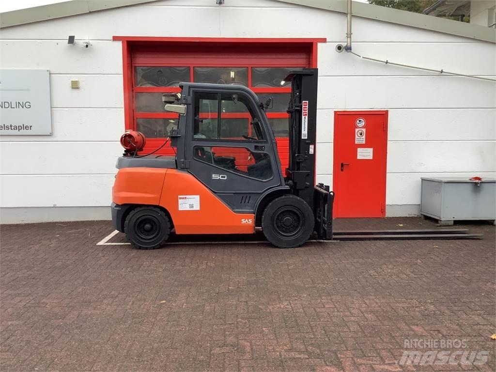 Toyota 8FG50N Gas Stapler