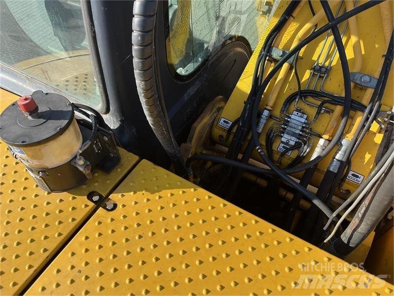 JCB JS220LC Raupenbagger