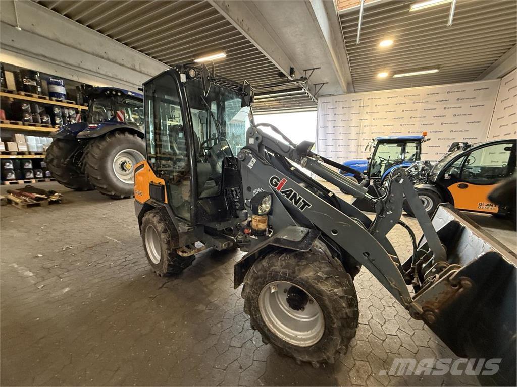 GiANT 2700HD Minilader