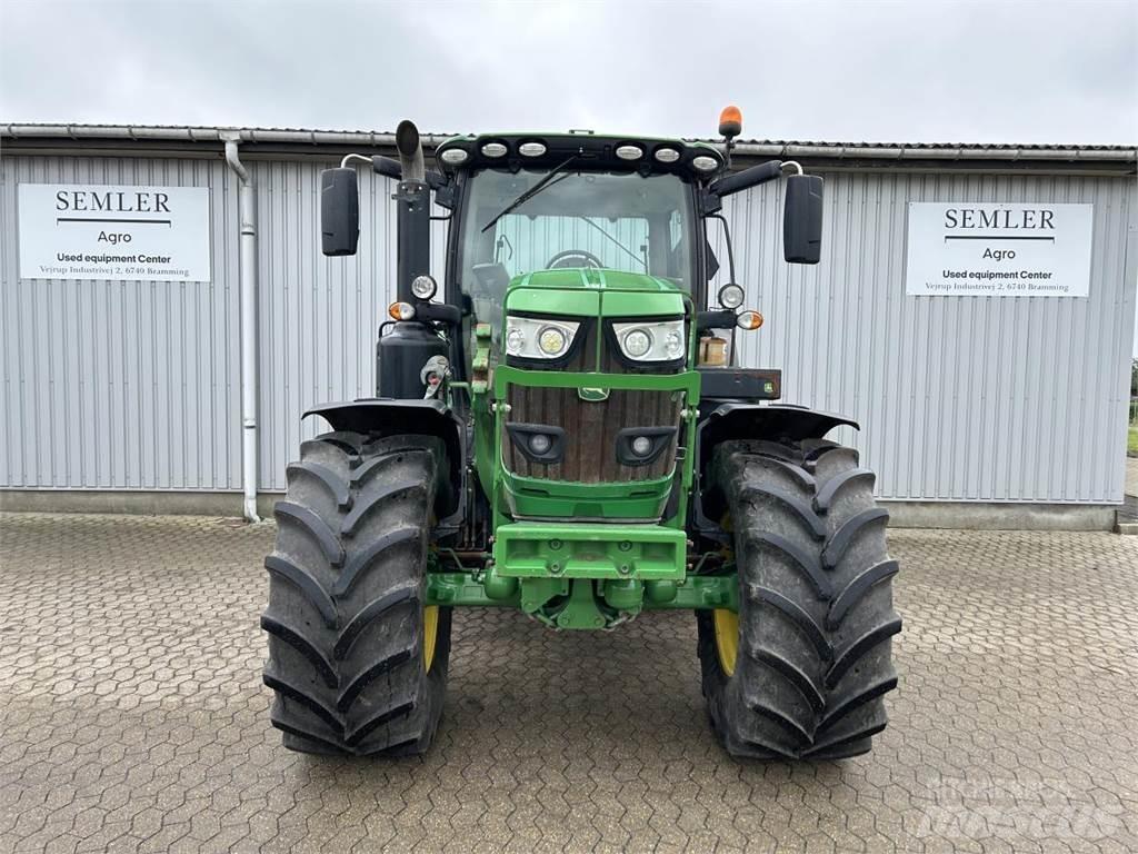 John Deere 6215R Traktoren