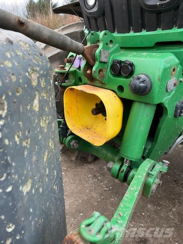 John Deere 6215R Traktoren