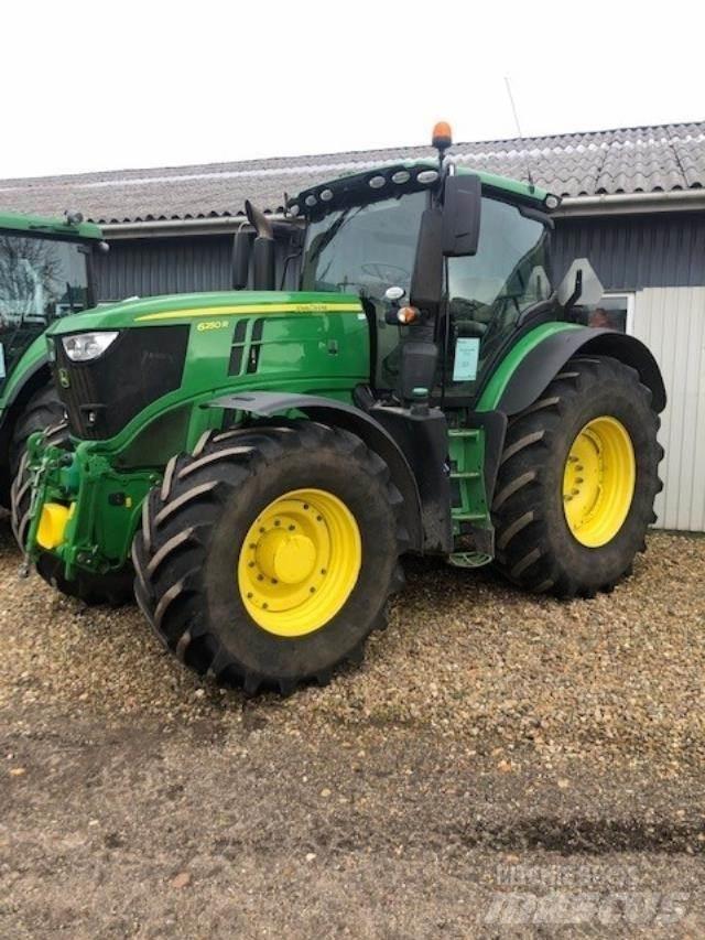 John Deere 6250R Traktoren