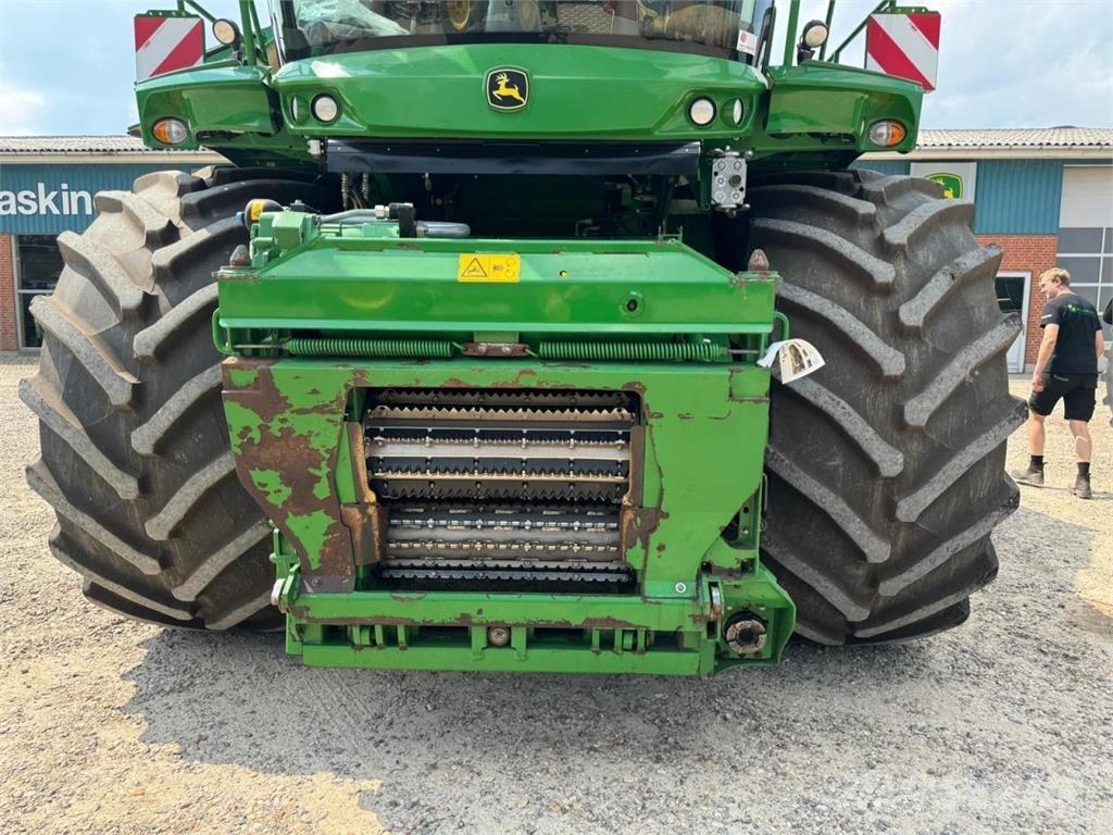 John Deere 8700 Feldhäcksler