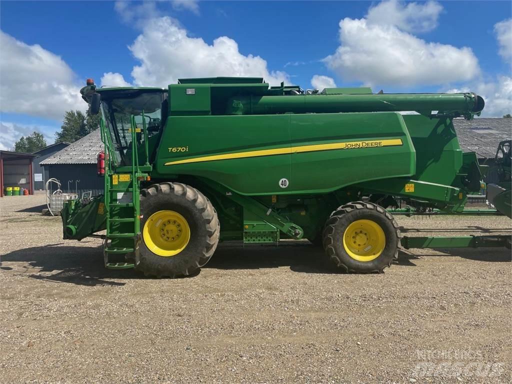 John Deere T670I Mähdrescher