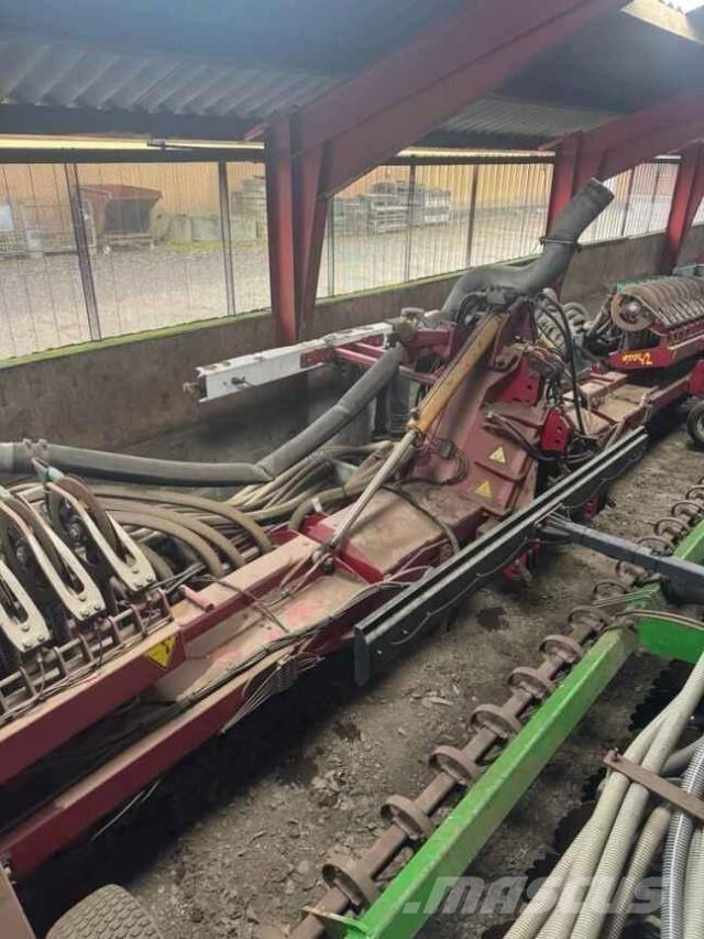 Vredo 12 Flüssigdüngerstreuer