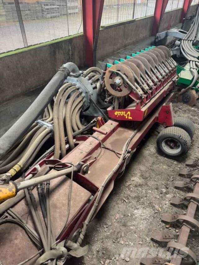 Vredo 12 Flüssigdüngerstreuer