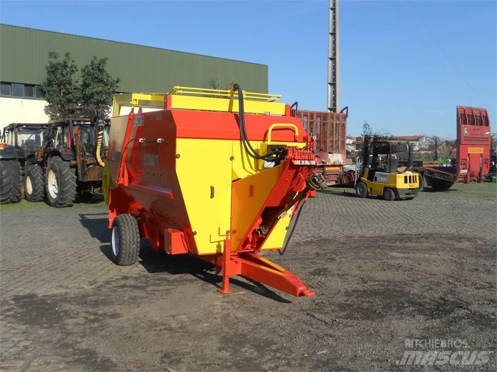Comag 6M3 Futtermischwagen