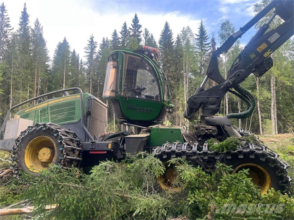 John Deere 1270G Harvester