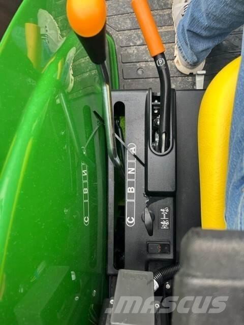 John Deere 4044R Traktoren