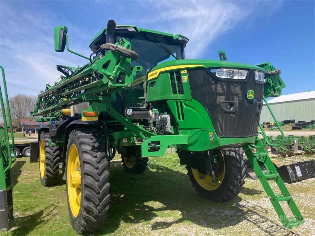 John Deere 410R Anhängespritzen