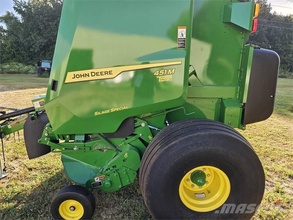 John Deere 451M Rundballenpressen