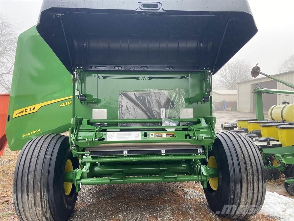John Deere 451M Rundballenpressen
