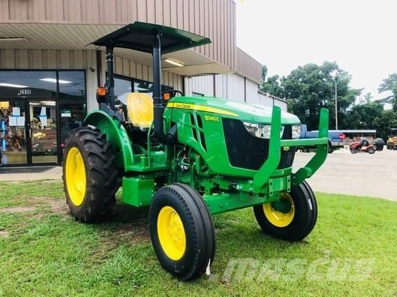 John Deere 5045E Traktoren