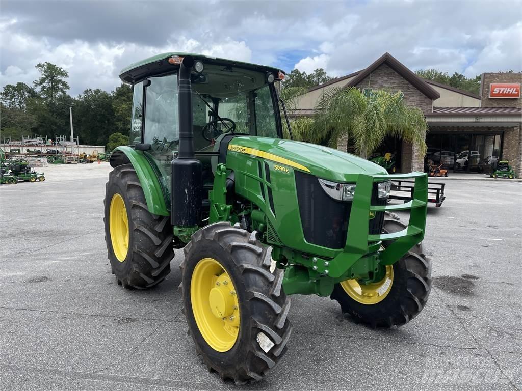 John Deere 5090E Traktoren