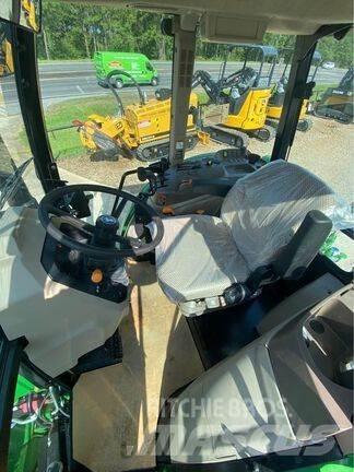 John Deere 6105E Traktoren