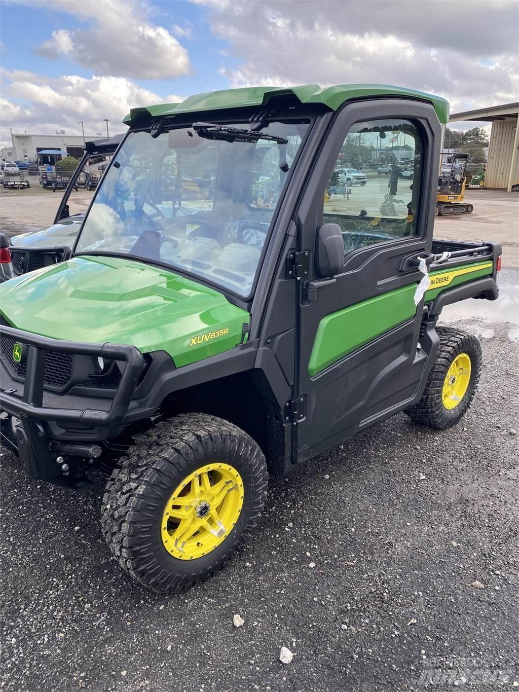 John Deere 835R Arbeitsfahrzeuge