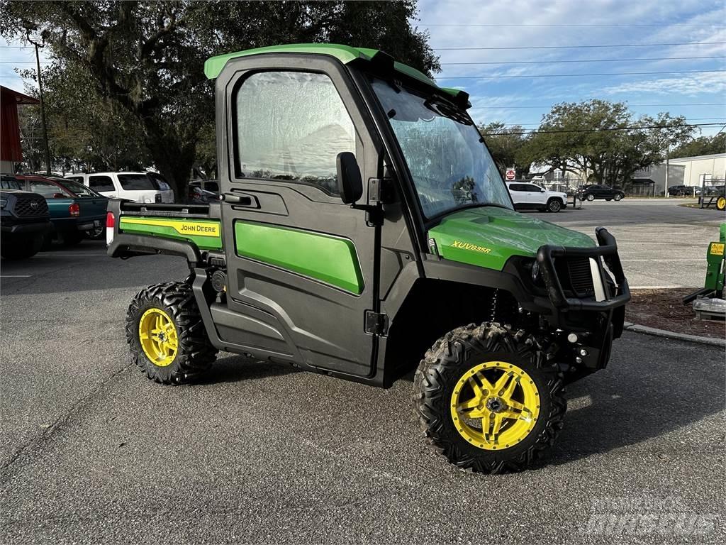 John Deere 835R Arbeitsfahrzeuge
