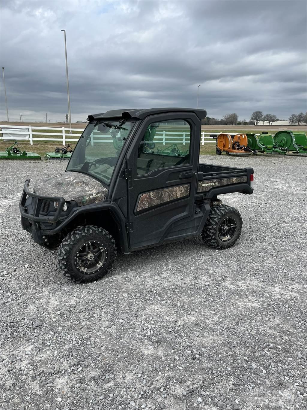John Deere 835R Arbeitsfahrzeuge