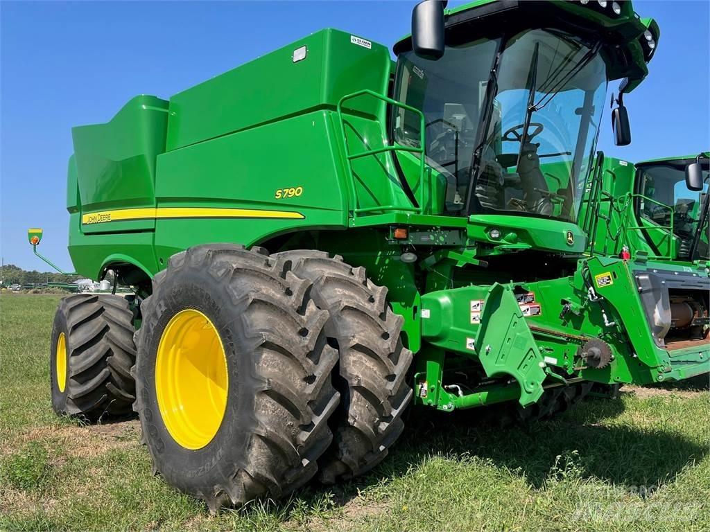 John Deere S790 Mähdrescher