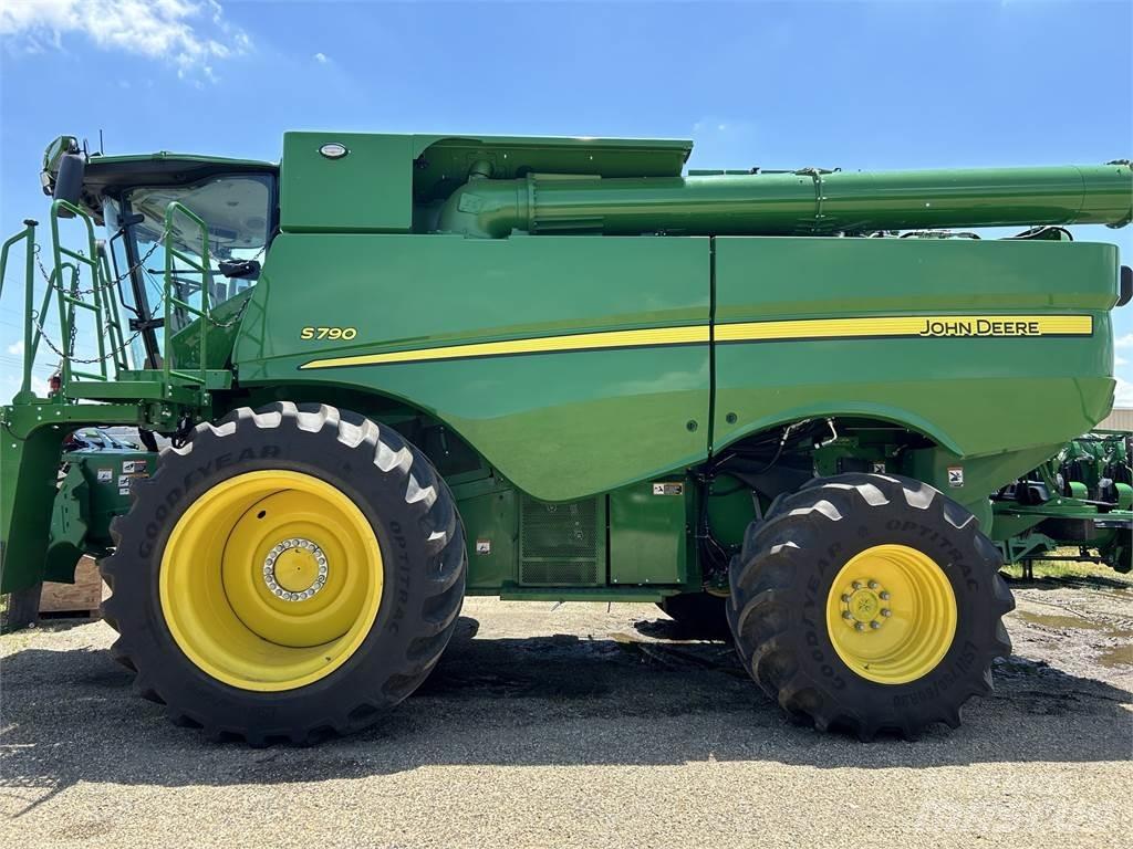 John Deere S790 Mähdrescher