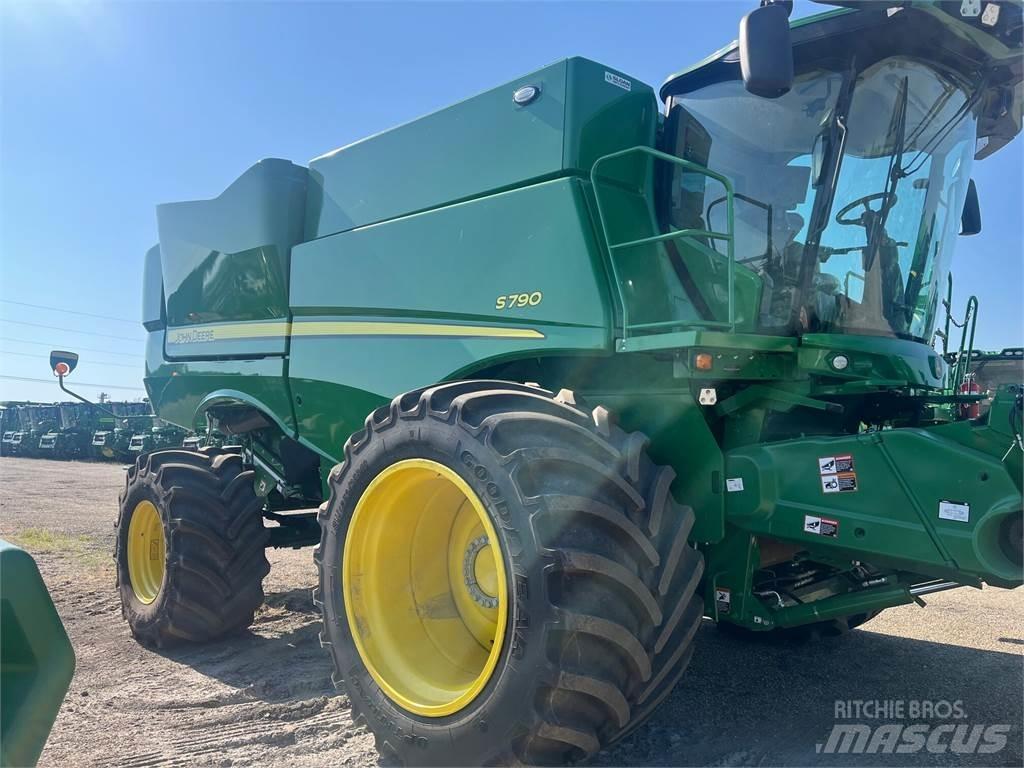 John Deere S790 Mähdrescher