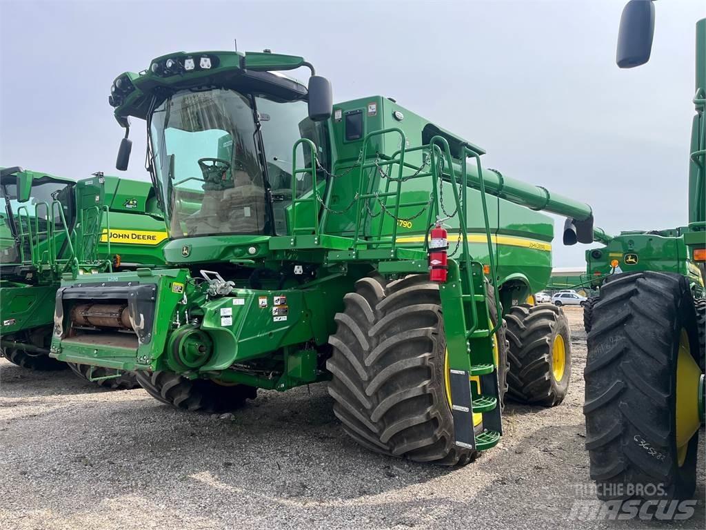 John Deere S790 Mähdrescher