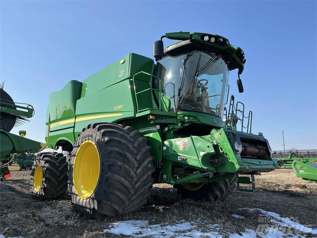 John Deere S790 Mähdrescher