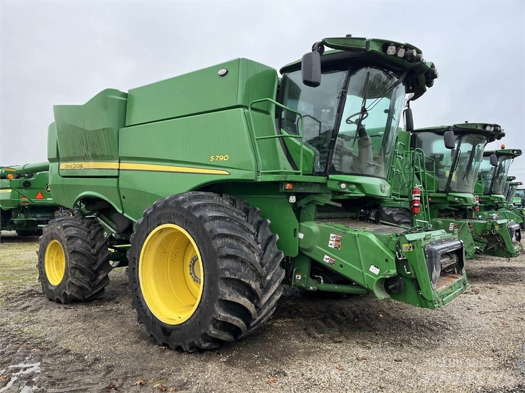 John Deere S790 Mähdrescher