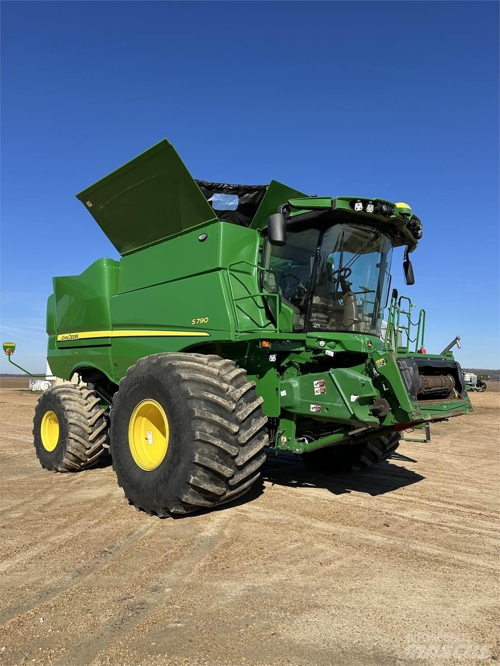 John Deere S790 Mähdrescher
