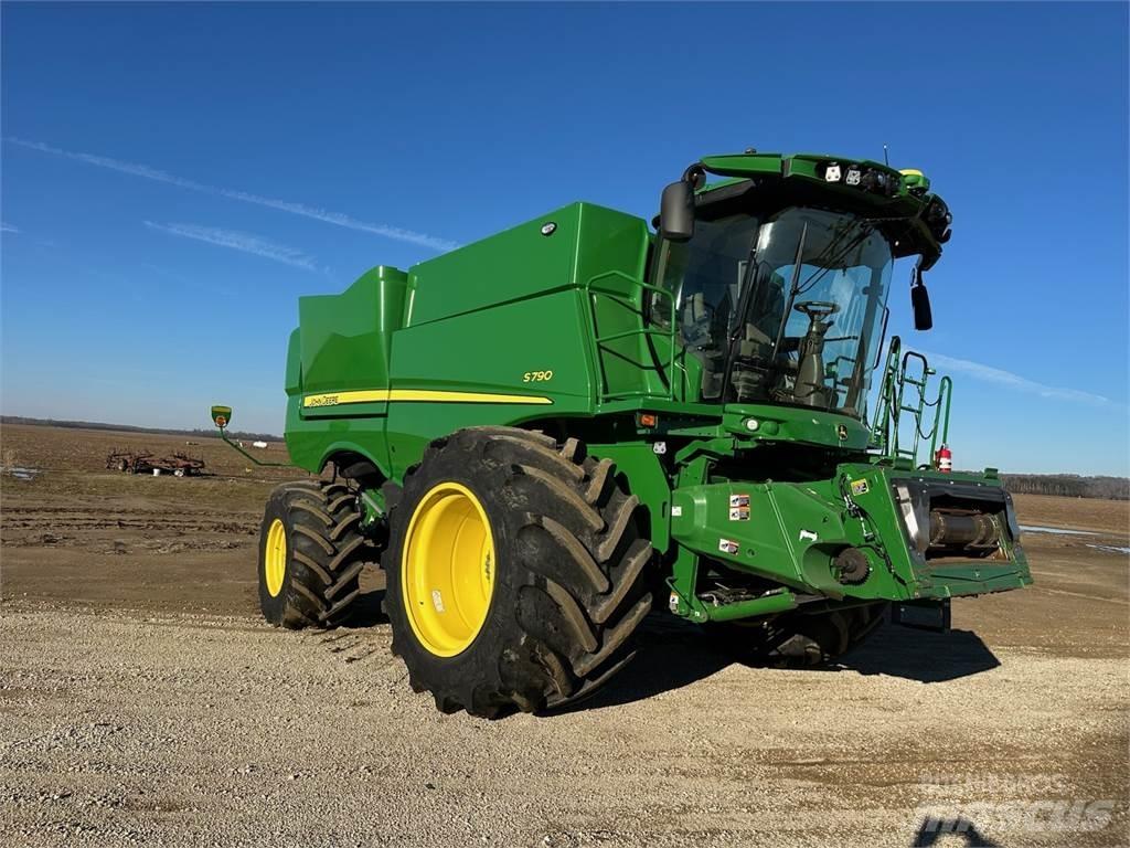 John Deere S790 Mähdrescher