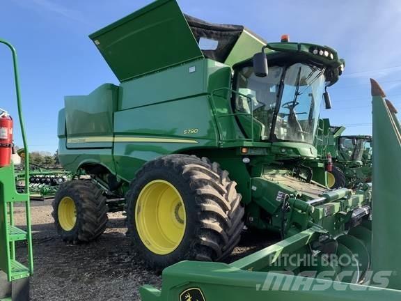 John Deere S790 Mähdrescher