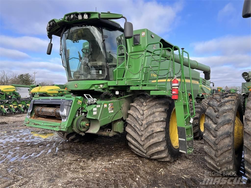 John Deere S790 Mähdrescher