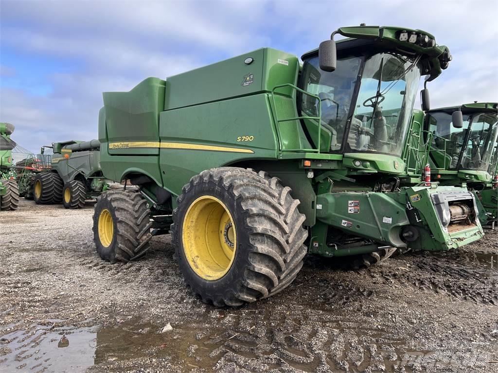 John Deere S790 Mähdrescher