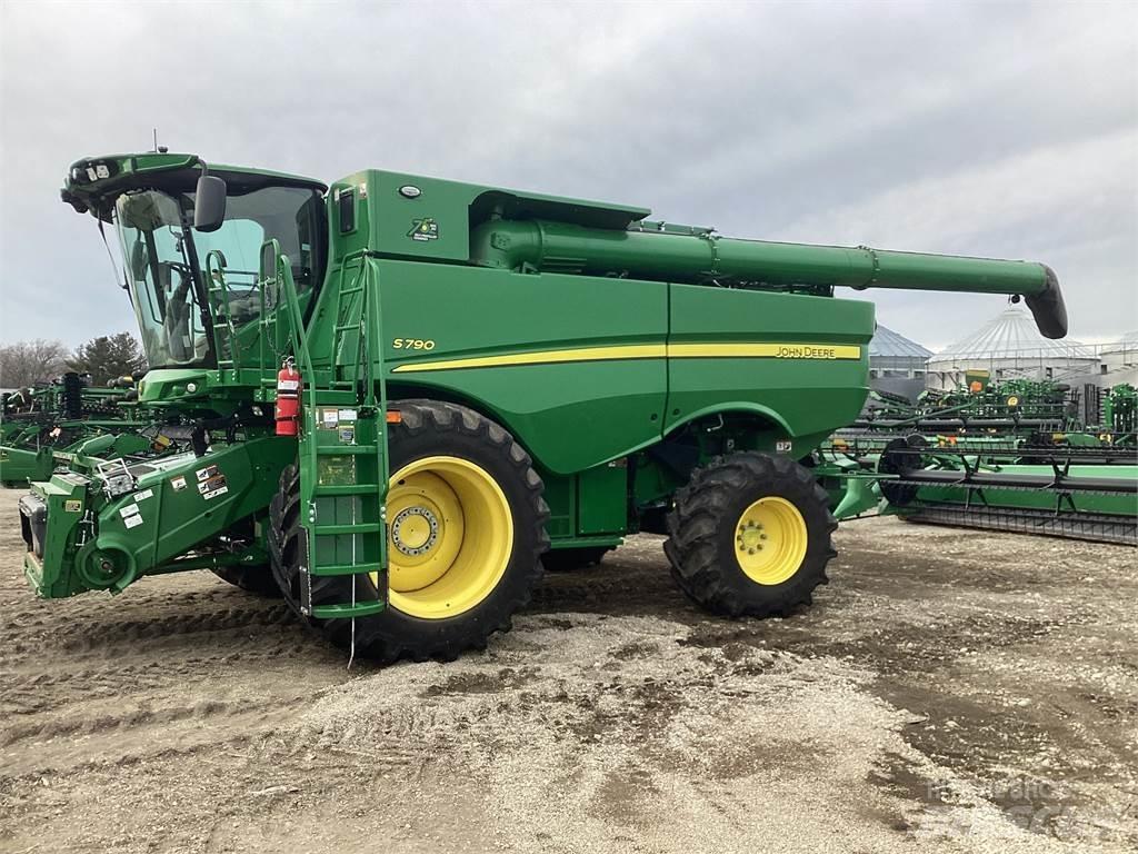 John Deere S790 Mähdrescher