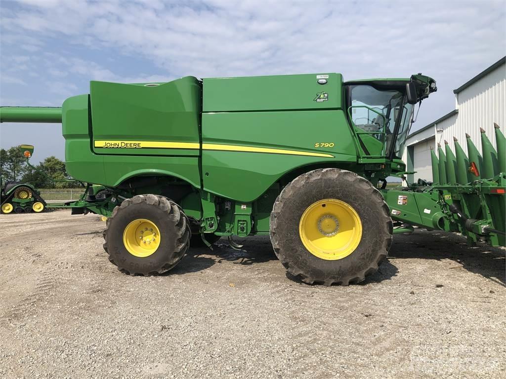 John Deere S790 Mähdrescher