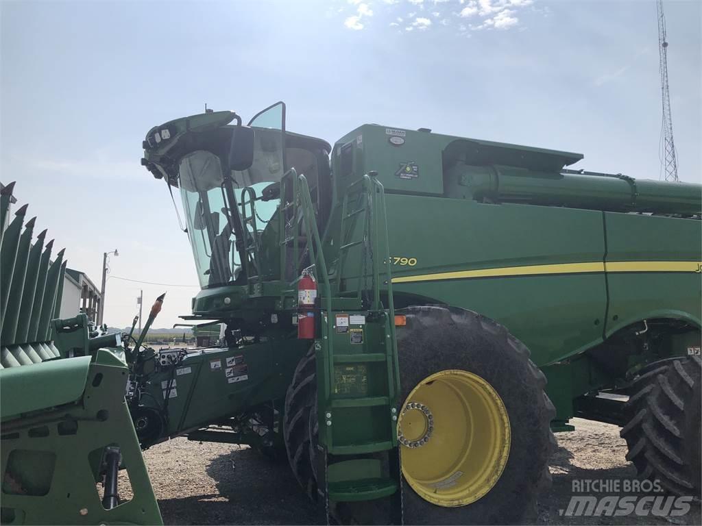 John Deere S790 Mähdrescher