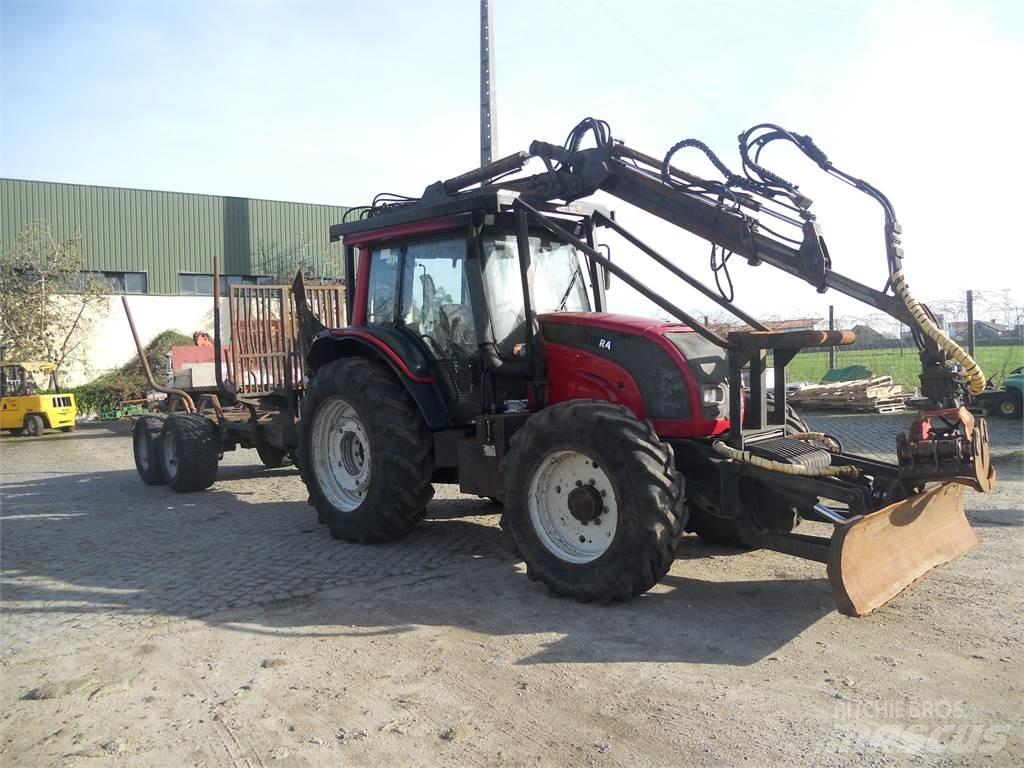 Valtra N121 Krane und Lader