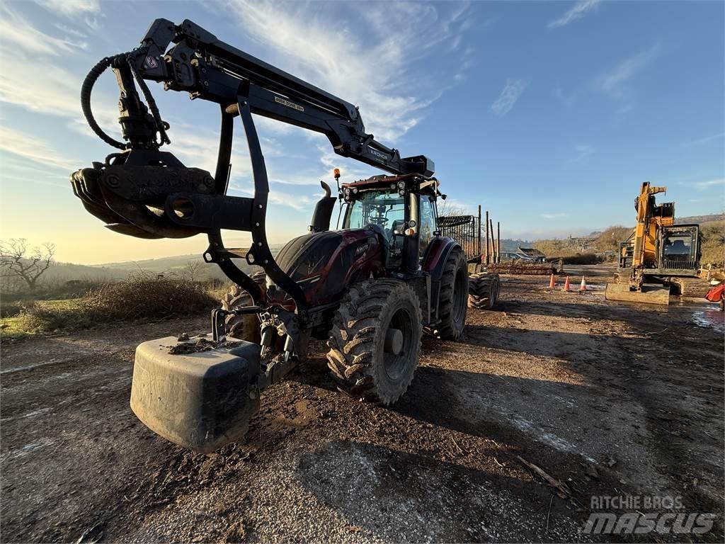 Valtra T174 Forwarder