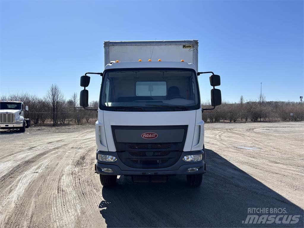 Peterbilt 220 Kastenaufbau