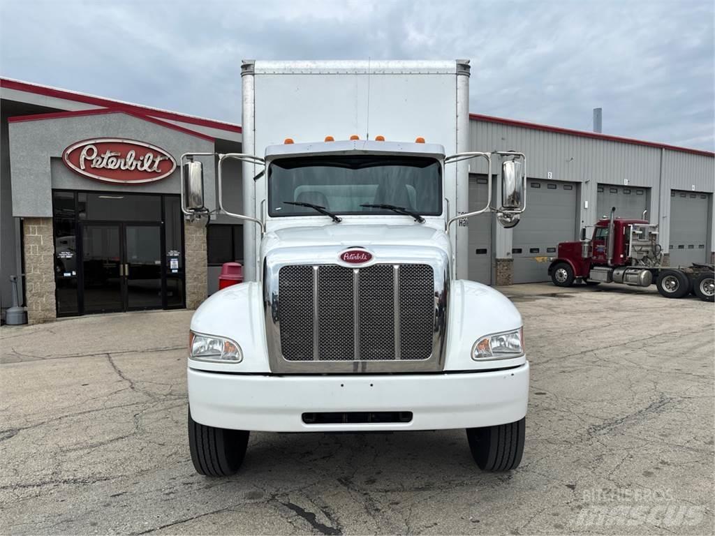 Peterbilt 337 Kastenaufbau