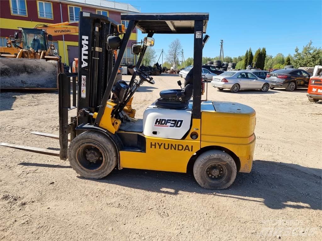 Hyundai Halla HDF30 Diesel Stapler