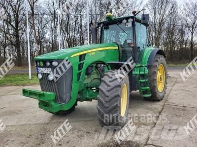 John Deere 8130 Traktoren