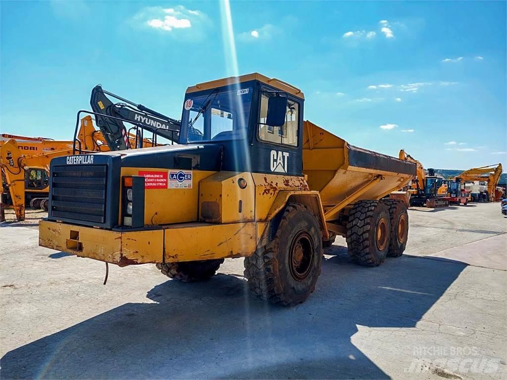 CAT D250E Dumper - Knickgelenk